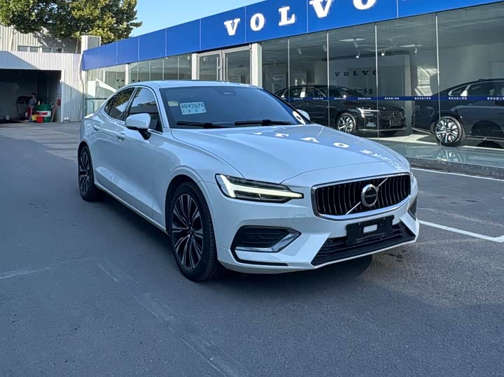 Фото 2 - Volvo S60