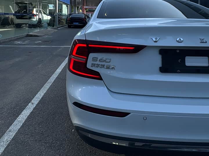 Фото 4 - Volvo S60