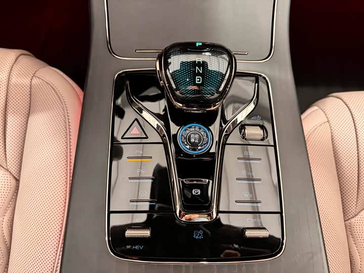 Фото 12 - BYD Han