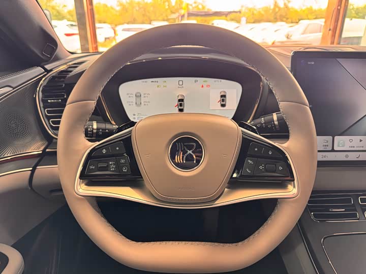 Фото 13 - BYD Han