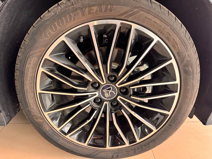 Фото 15 - BYD Han