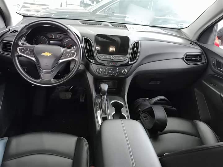 Фото 10 - Chevrolet Equinox