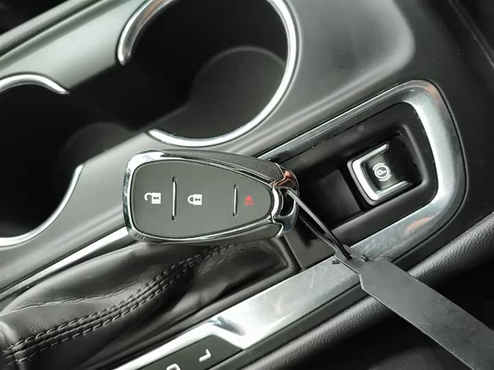 Фото 9 - Chevrolet Equinox