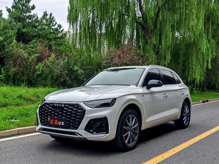 Фото 1 - Audi Q5L