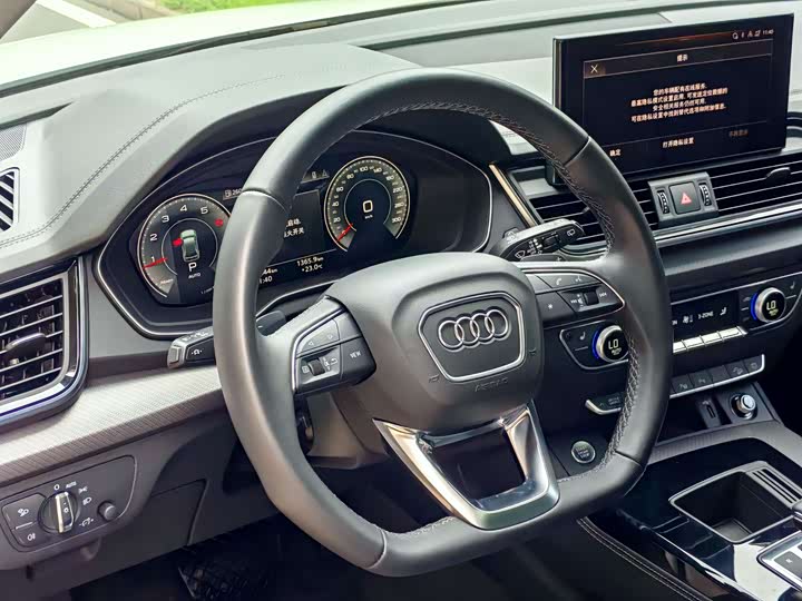 Фото 10 - Audi Q5L