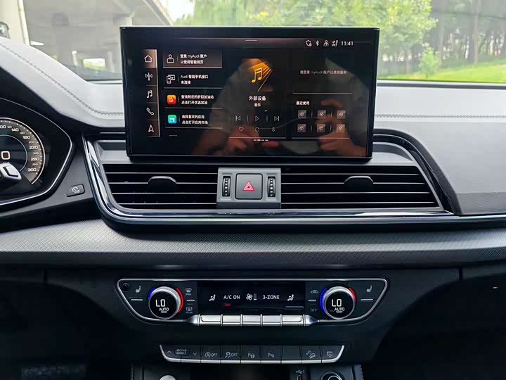 Фото 11 - Audi Q5L