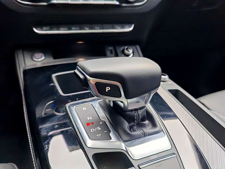 Фото 12 - Audi Q5L