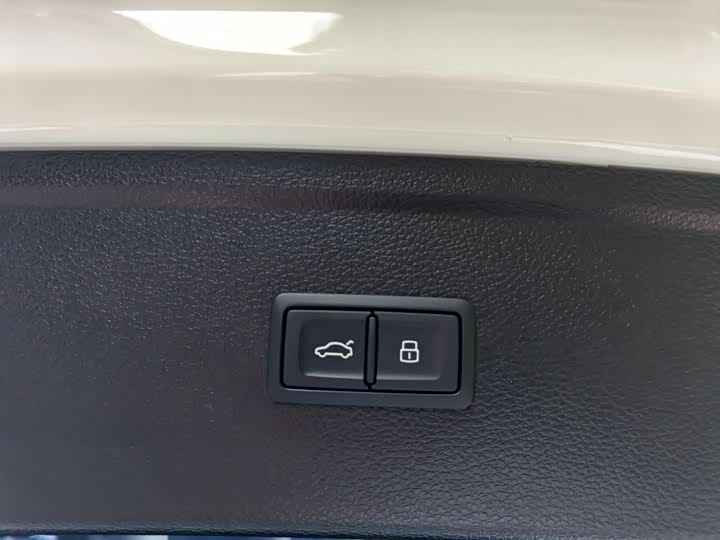 Фото 16 - Audi Q5L