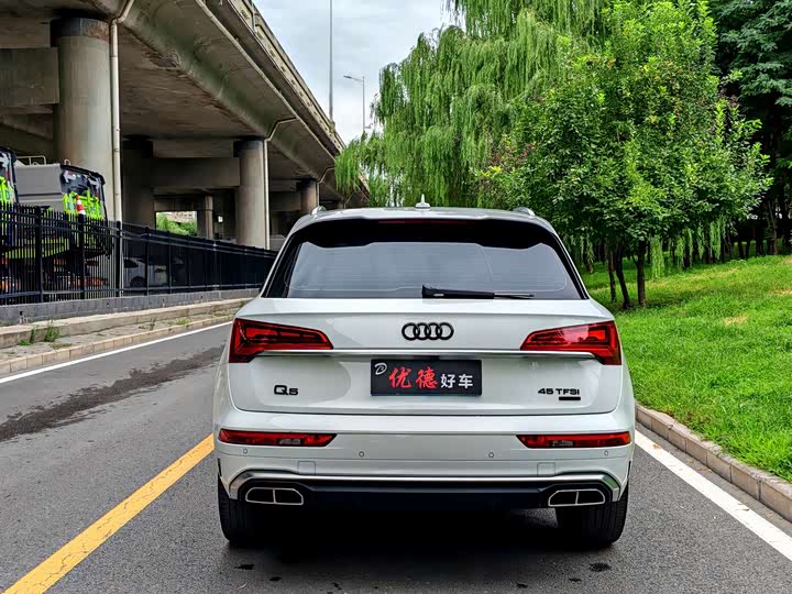Фото 17 - Audi Q5L
