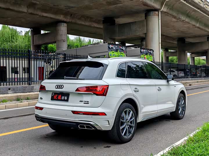 Фото 18 - Audi Q5L