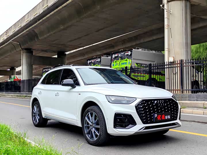 Фото 19 - Audi Q5L