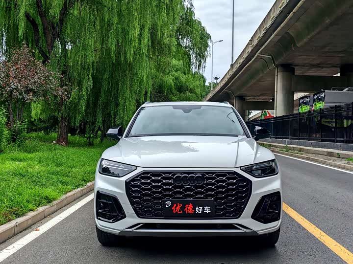 Фото 2 - Audi Q5L