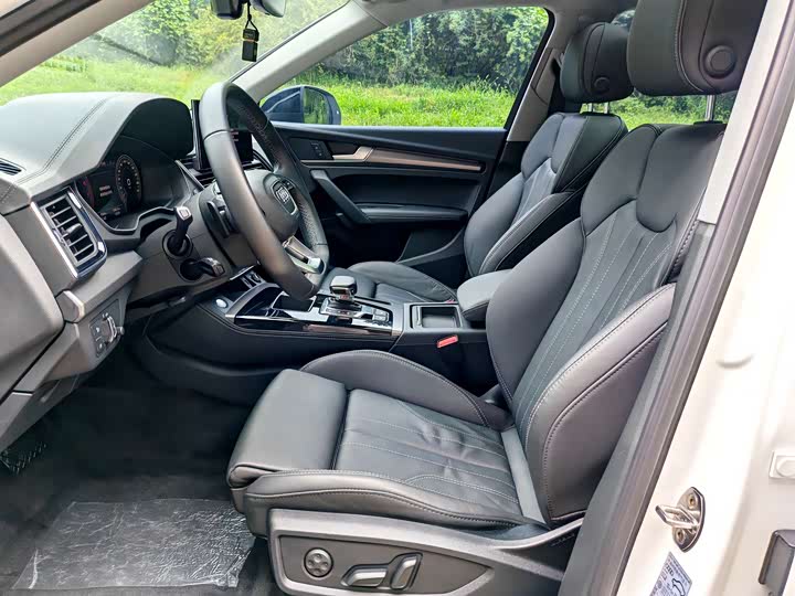 Фото 5 - Audi Q5L