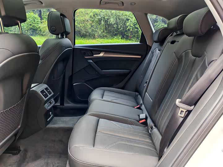 Фото 6 - Audi Q5L