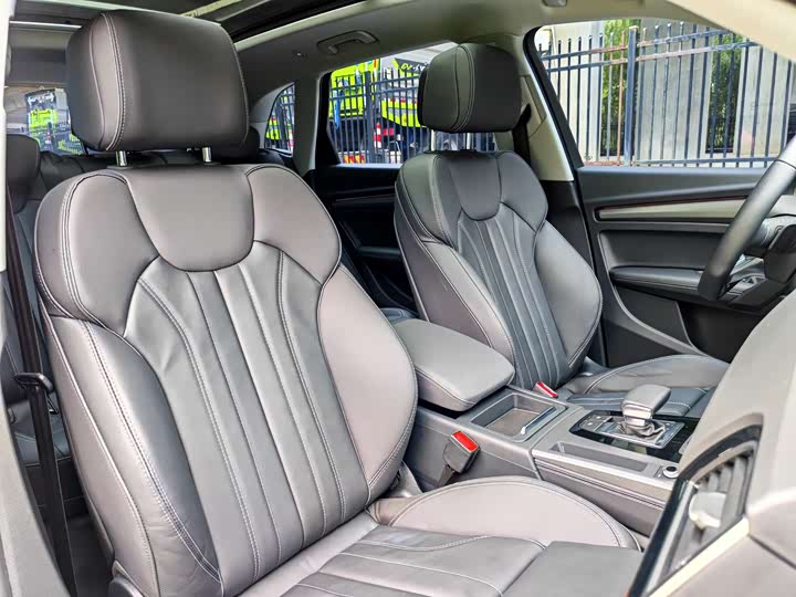 Фото 7 - Audi Q5L