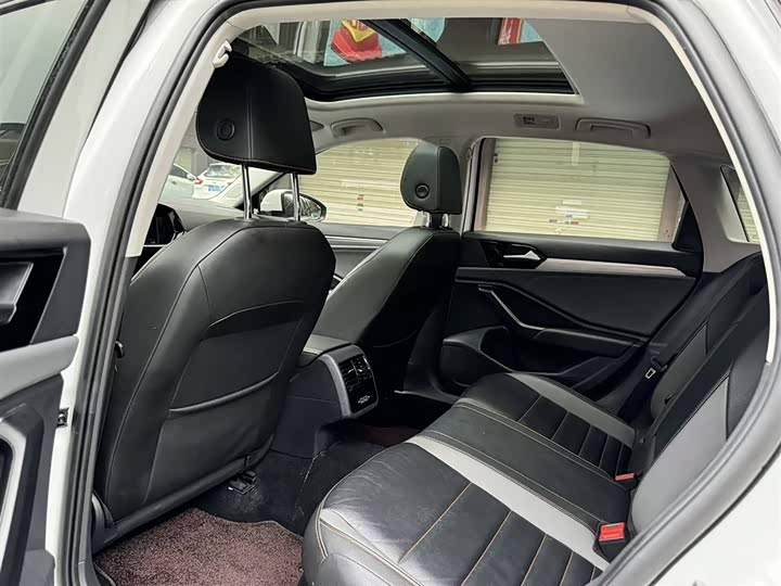 Фото 16 - Volkswagen Sagitar L