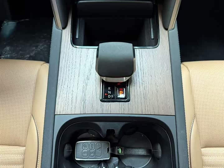 Фото 15 - Land Rover Discovery Sport Hybrid