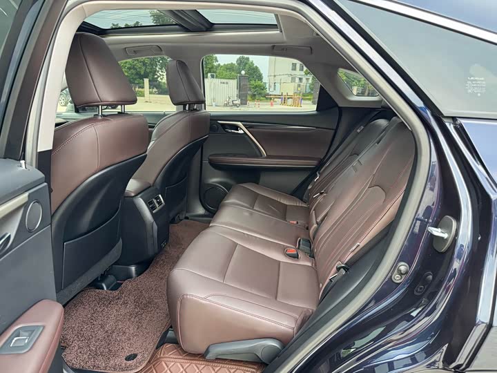 Фото 7 - Lexus RX