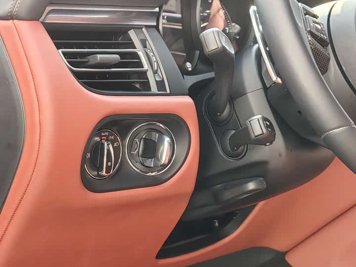 Фото 13 - Porsche Macan