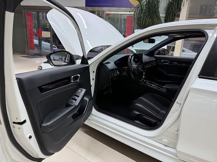 Фото 8 - Honda Civic