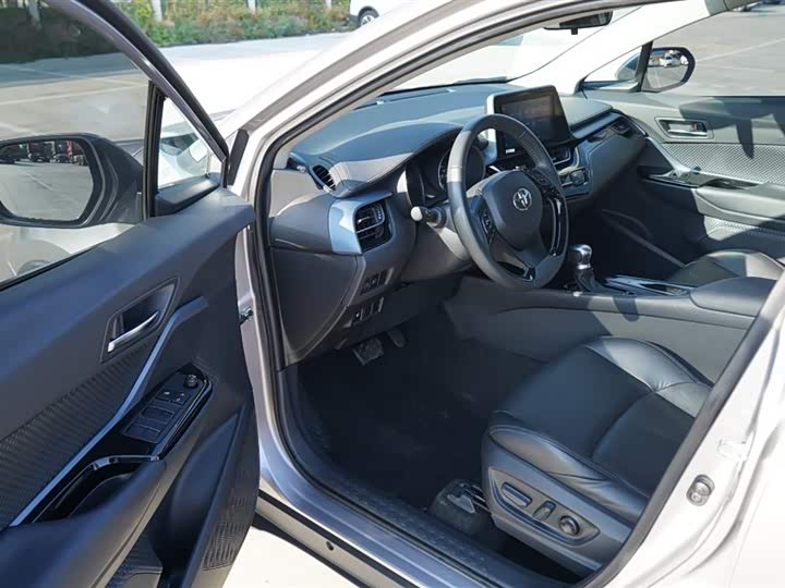 Фото 10 - Toyota Izoa