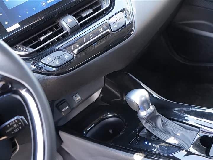 Фото 16 - Toyota Izoa