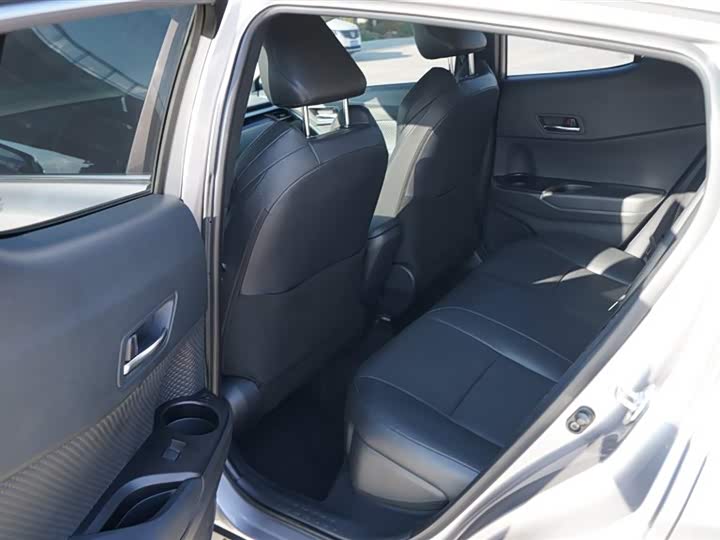 Фото 18 - Toyota Izoa