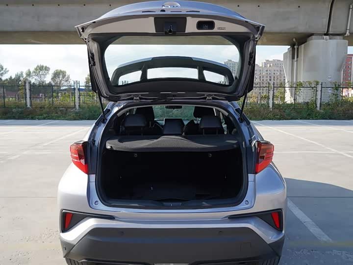 Фото 19 - Toyota Izoa