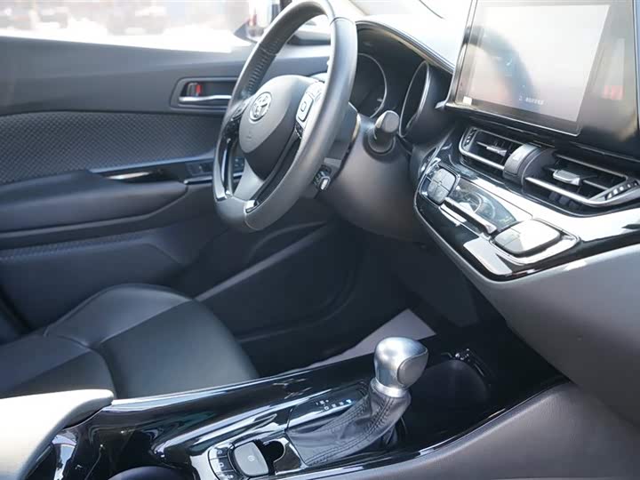 Фото 24 - Toyota Izoa