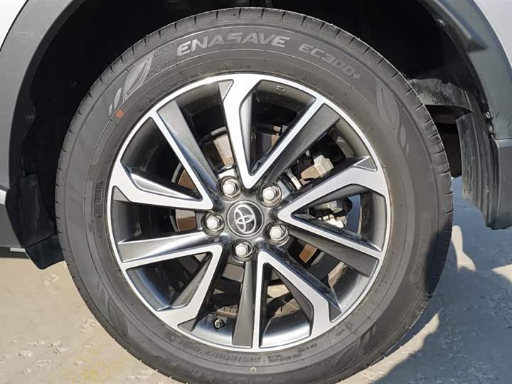 Фото 26 - Toyota Izoa