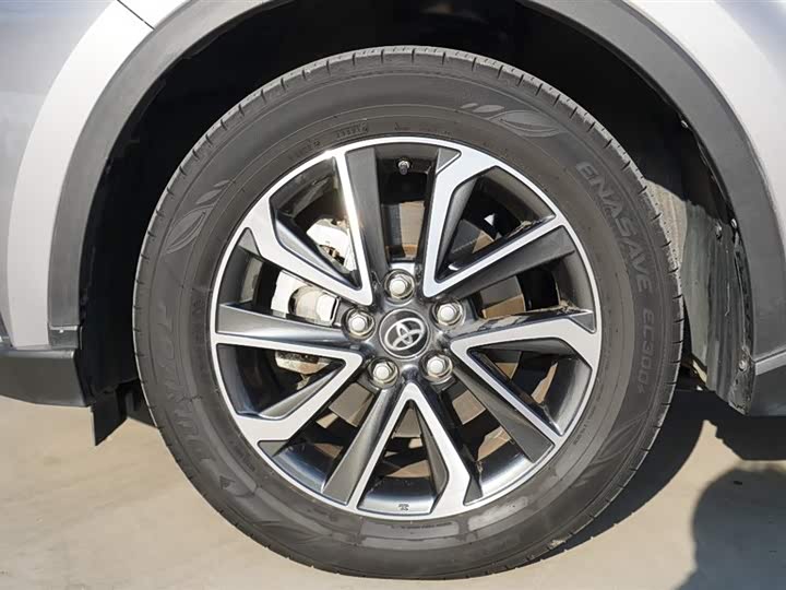 Фото 27 - Toyota Izoa