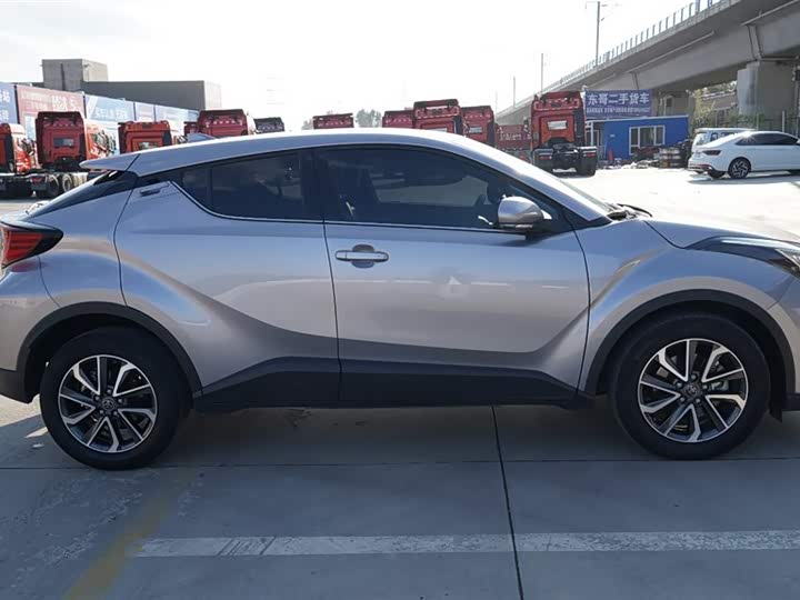 Фото 4 - Toyota Izoa