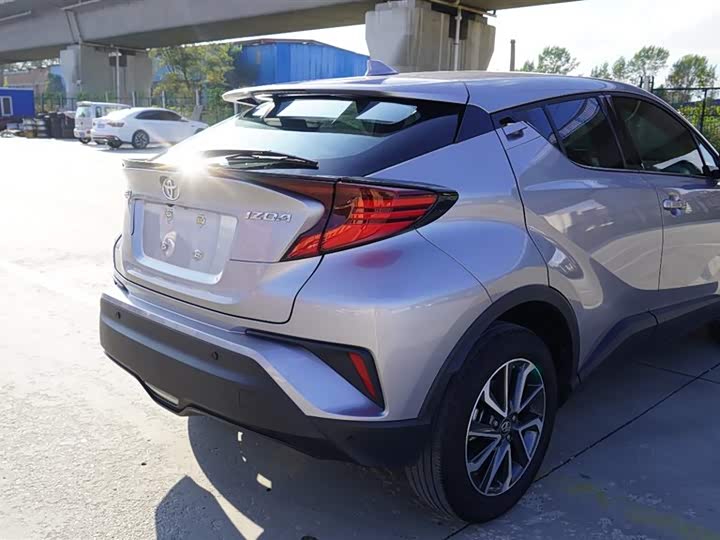 Фото 5 - Toyota Izoa