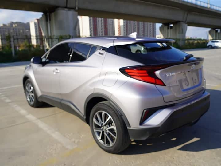 Фото 7 - Toyota Izoa