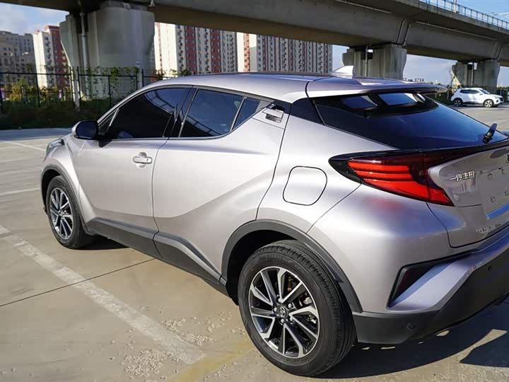 Фото 8 - Toyota Izoa