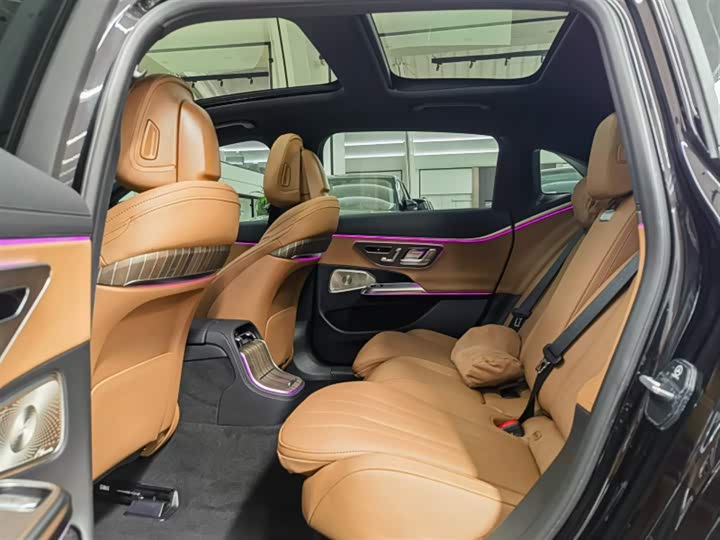 Фото 12 - Mercedes-Benz E-Class