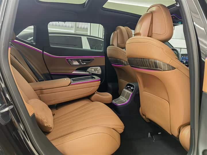 Фото 16 - Mercedes-Benz E-Class