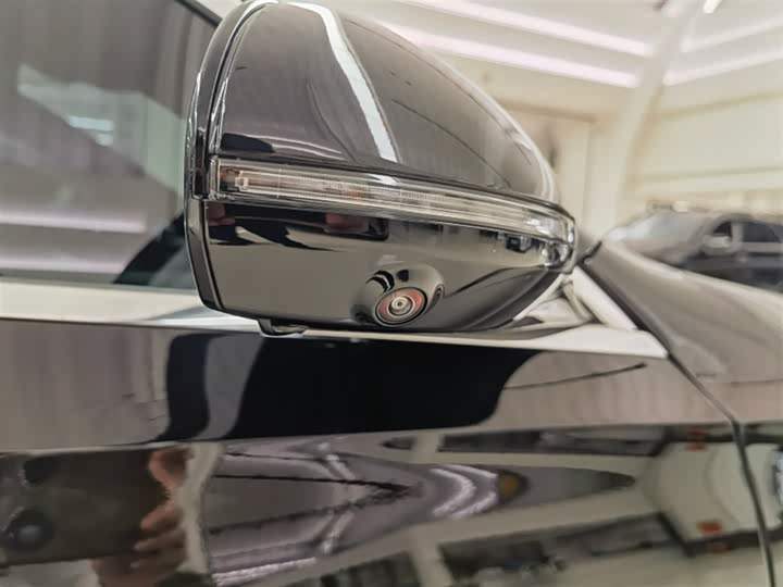 Фото 18 - Mercedes-Benz E-Class