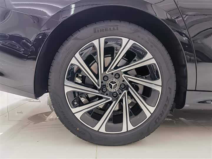 Фото 4 - Mercedes-Benz E-Class