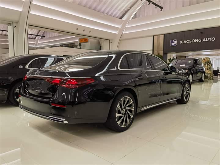 Фото 5 - Mercedes-Benz E-Class