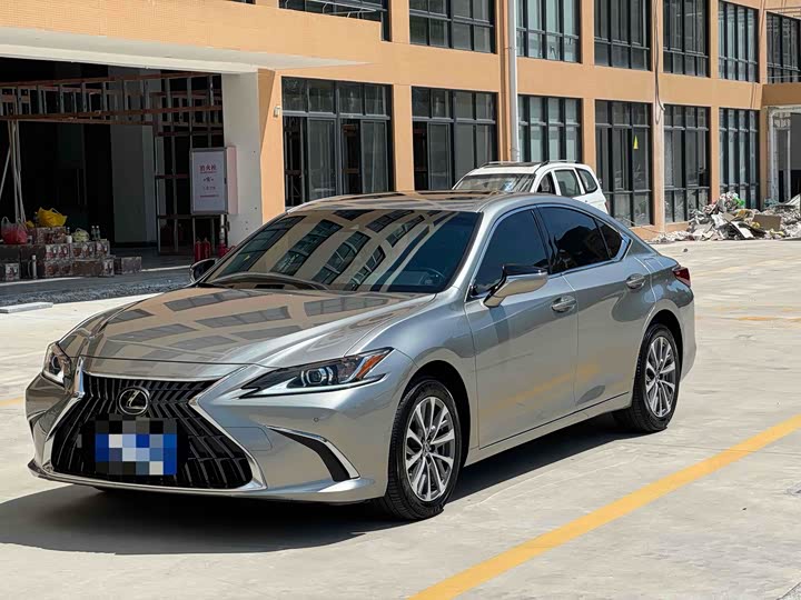 Фото 3 - Lexus ES