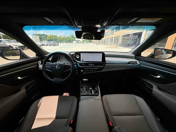 Фото 5 - Lexus ES