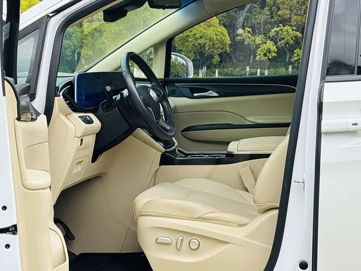 Фото 9 - Buick GL8 ES