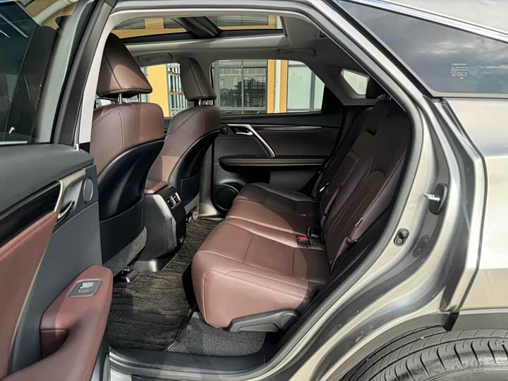 Фото 7 - Lexus RX