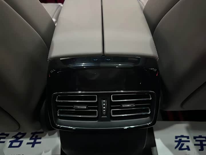 Фото 21 - BYD Tang Hybrid/EV