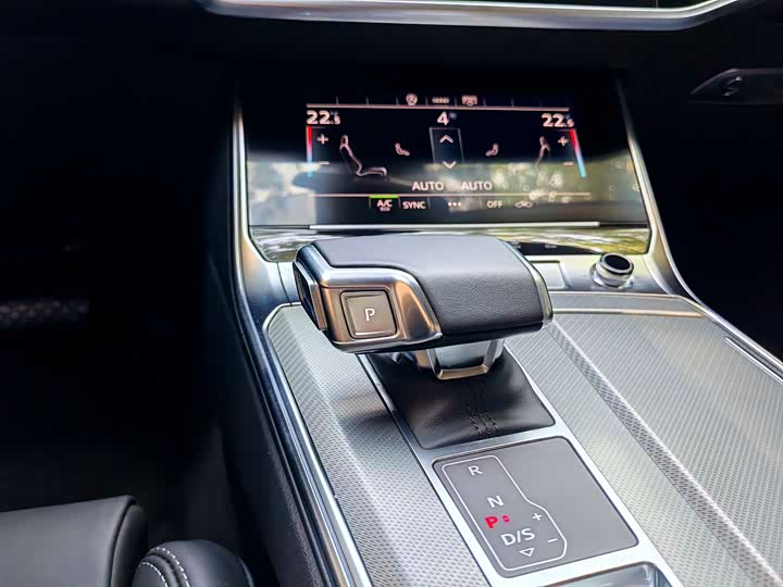Фото 12 - Audi A6L