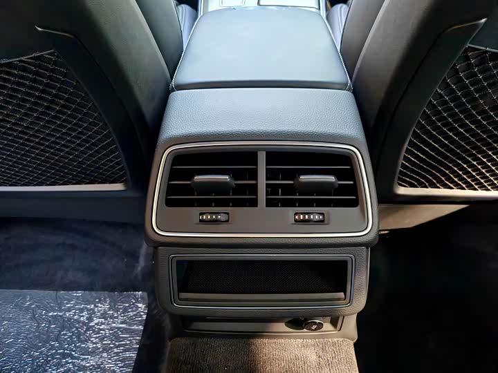 Фото 13 - Audi A6L