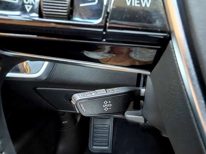 Фото 16 - Audi A6L