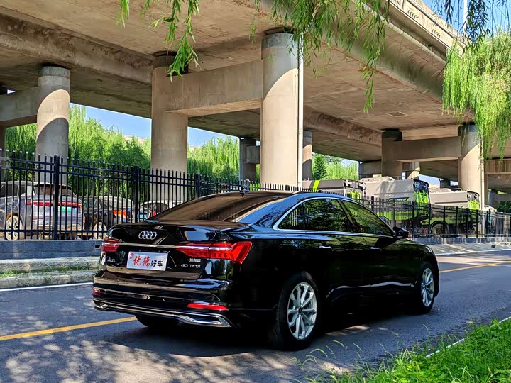 Фото 17 - Audi A6L