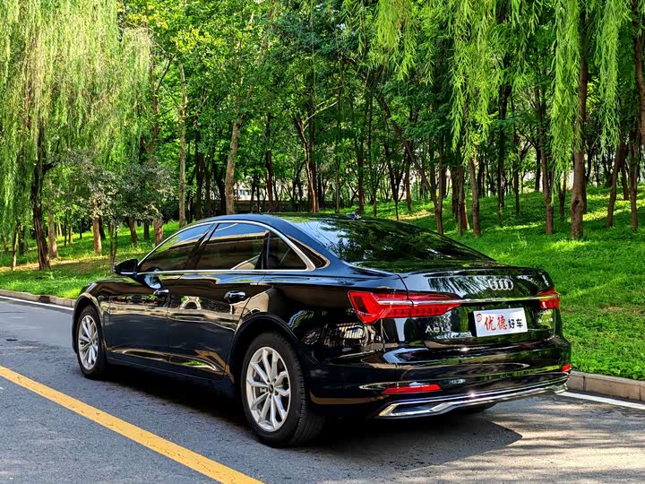 Фото 19 - Audi A6L